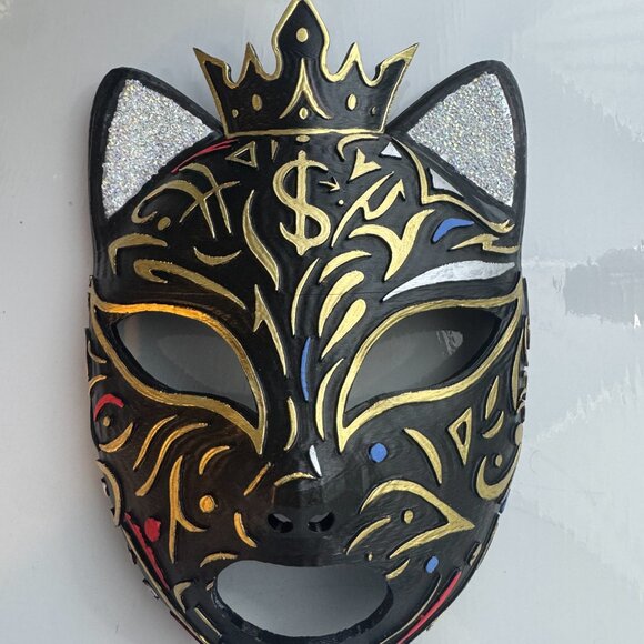 3D printed panther black and gold mask - Picture 3 of 3
